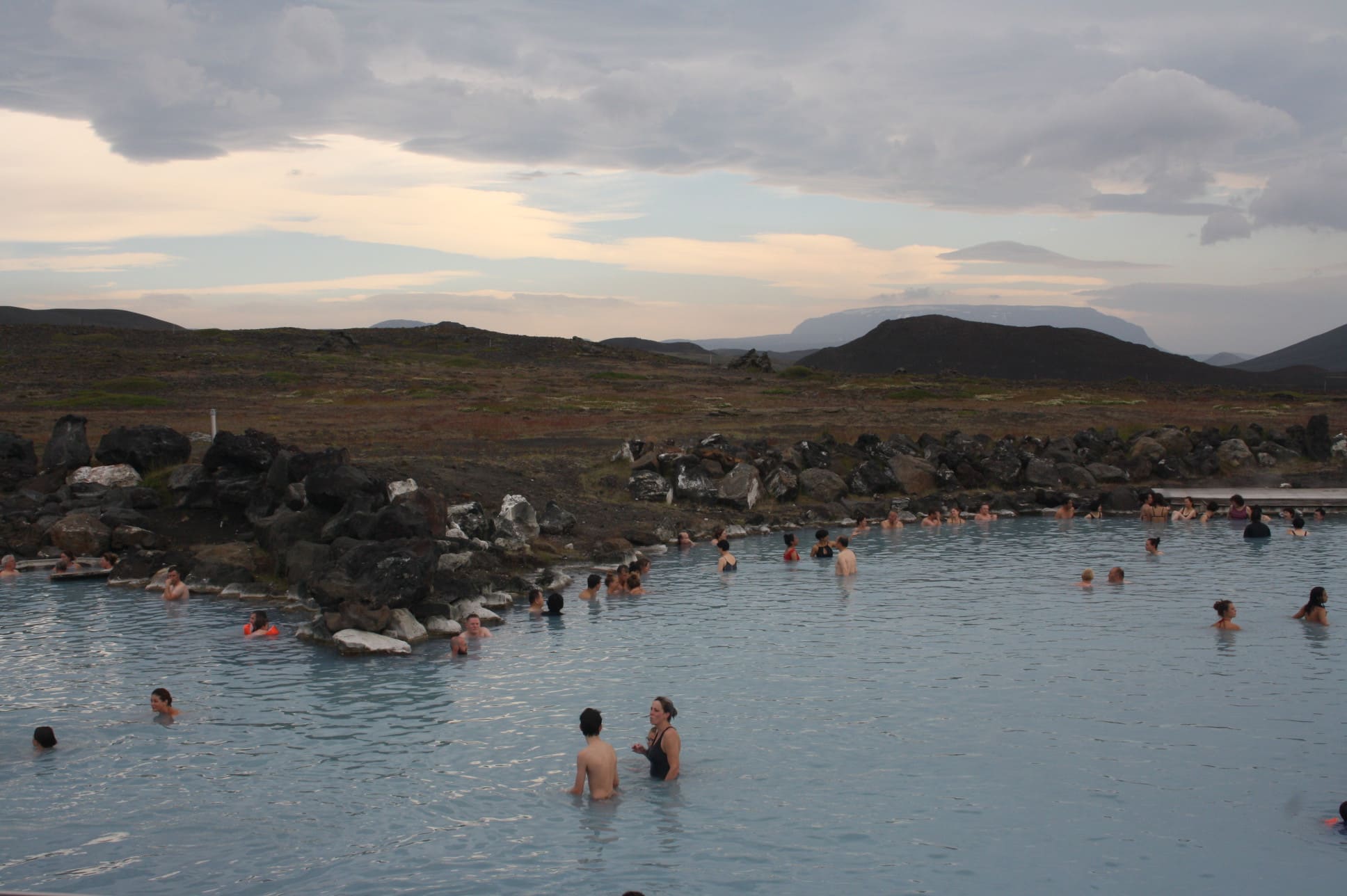 Personnes dans un bain extérieur