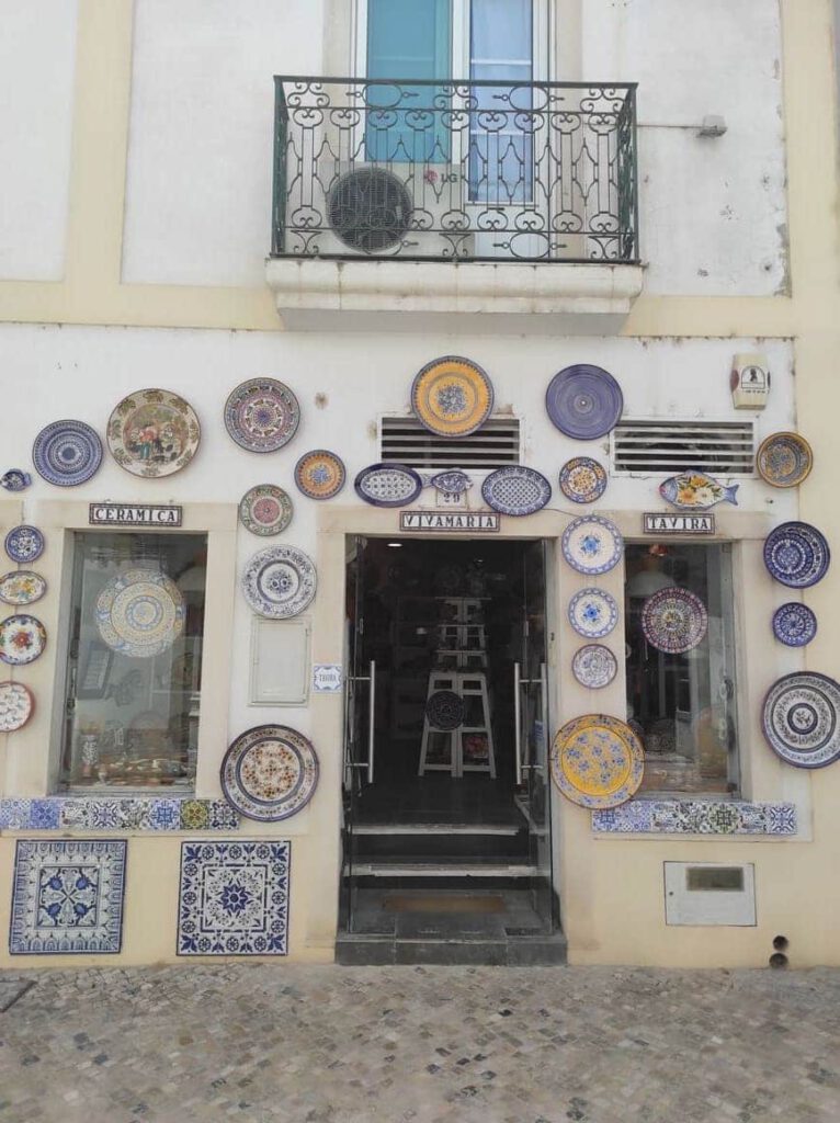 Boutique rue commerçante à Tavira