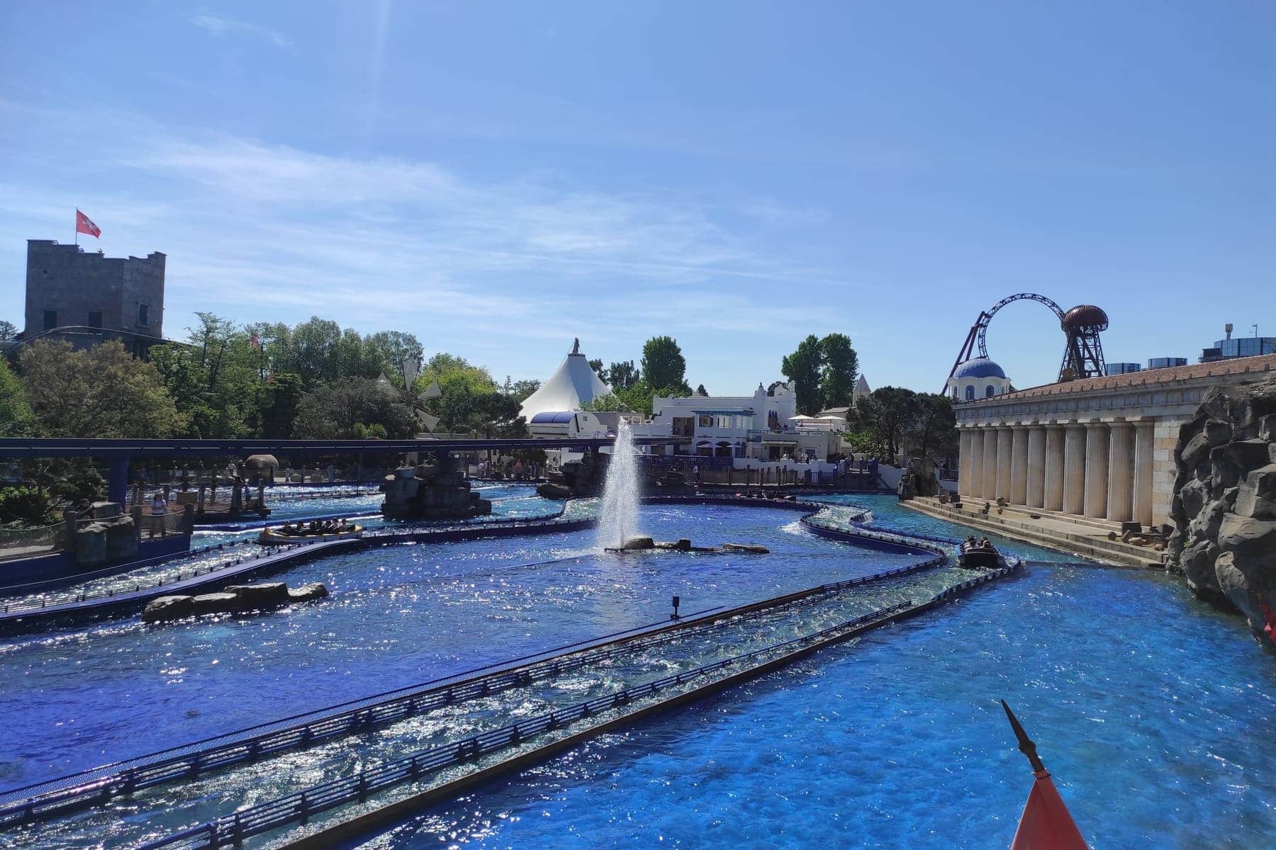 Vue sur le parc d'Europa Park depuis l'attraction grecque