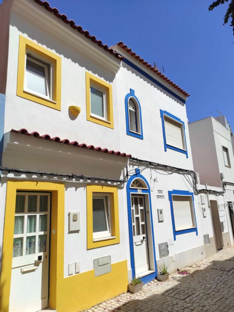 Maison colorée en Algarve