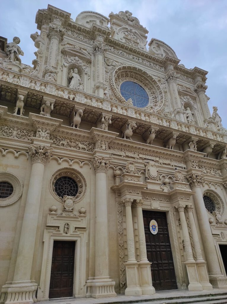 Jolie cathédrale sculptée de Lecce