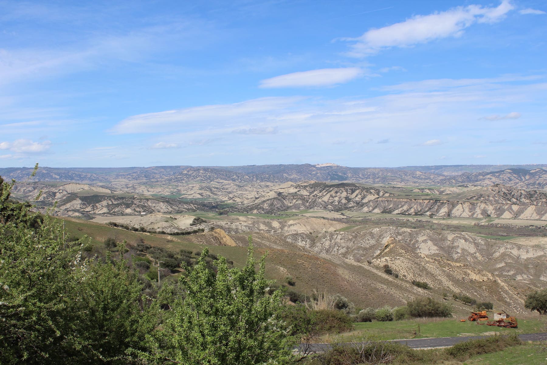 Vue panoramique depuis le village fantôme de Craco