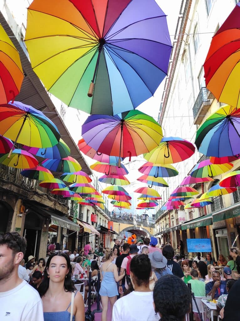 Parapluie pink street Lisbonne