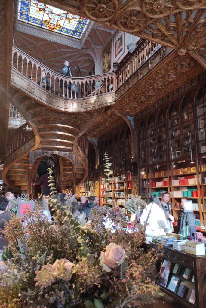 Intérieur librairie Lello & Irmao