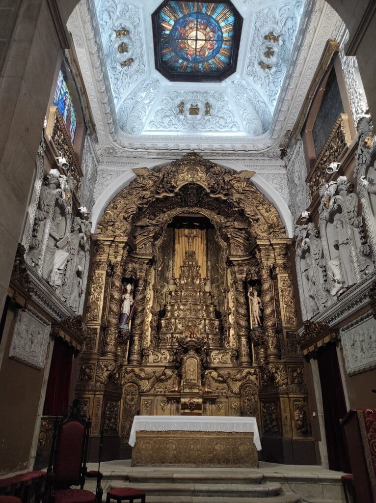 Intérieur de l'église Saint Ildefonse à Porto