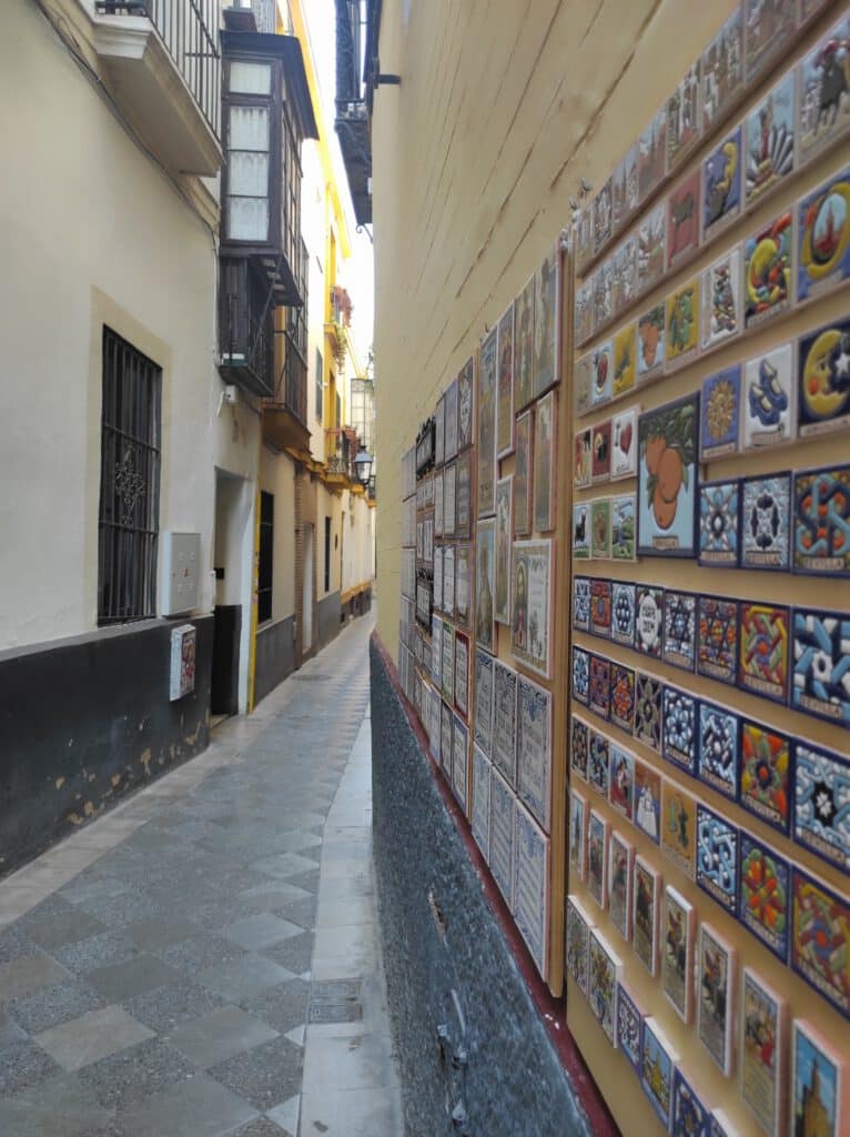 Boutiques dans les rues de Santa Cruz à Séville