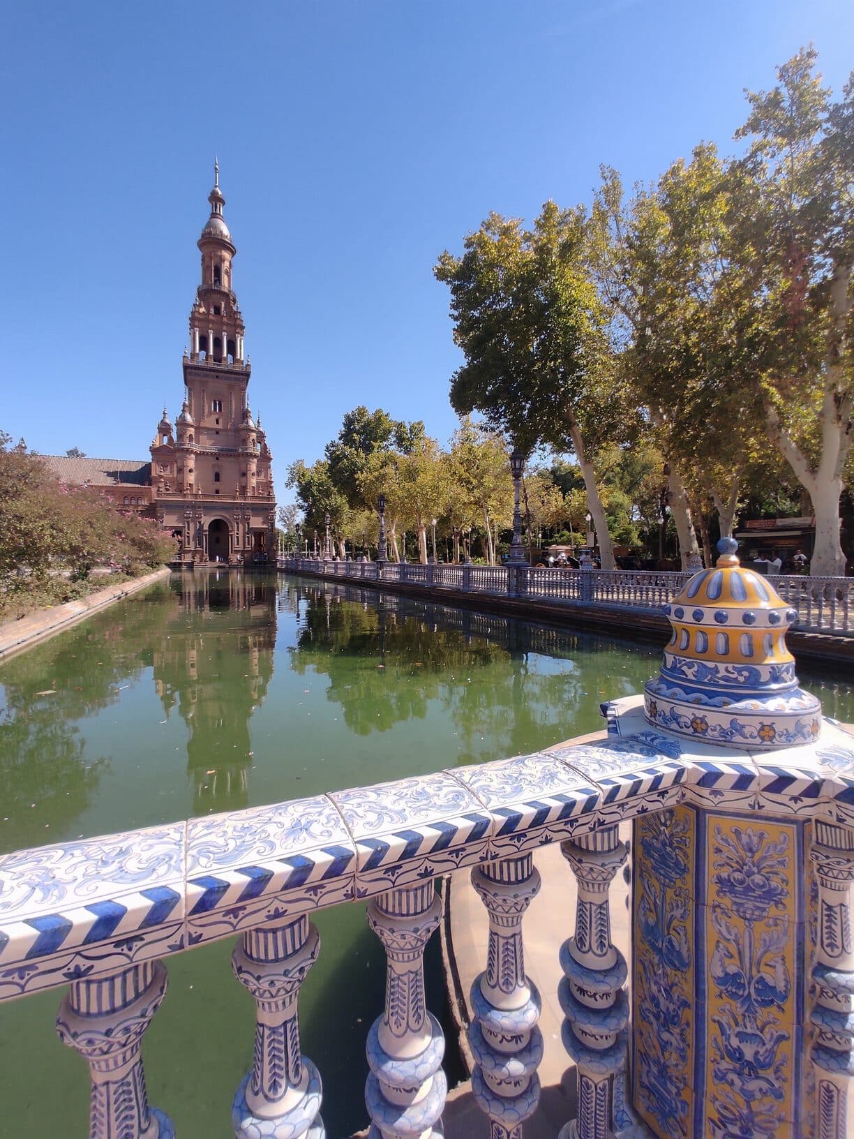 Canal sur la place d'Espagne à Séville